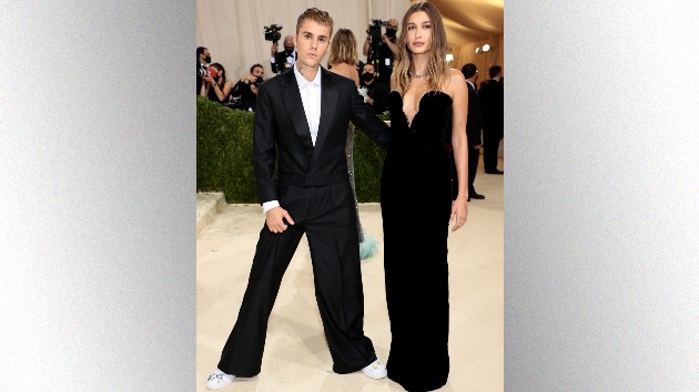 getty_justinandhaileymetgala_091421