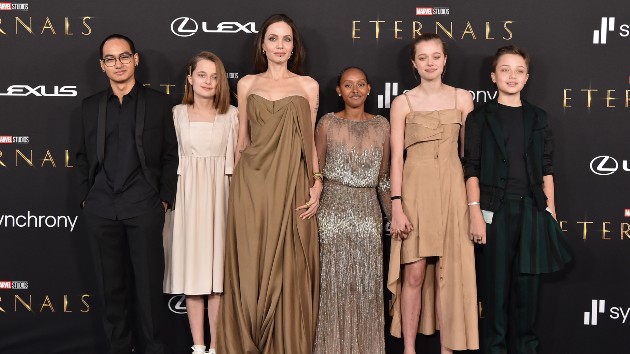 getty_angelinajoliekids_102621