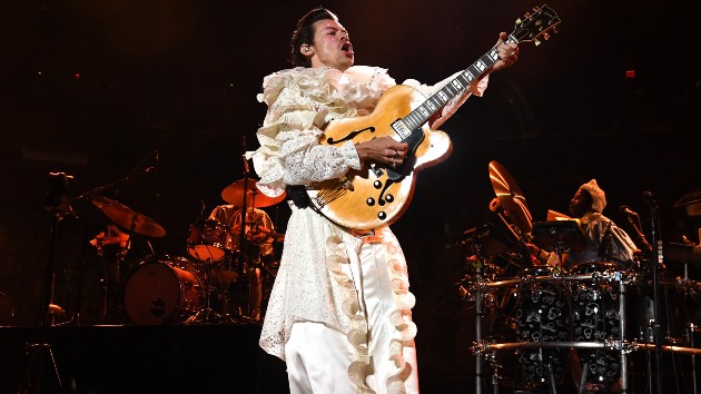 getty_harrystyles_110121-2