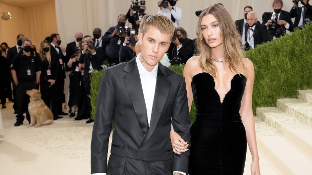 getty_justinhaileybieber_110221