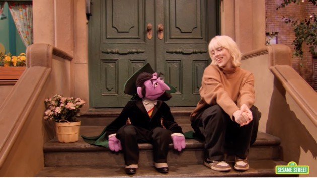 m_billieeilishsesamestreet_110921