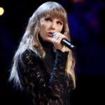 getty_taylorswiftrockhall_111121