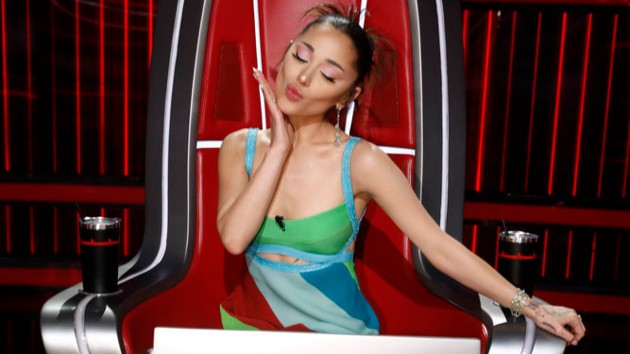 m_arianagrandevoice_111221
