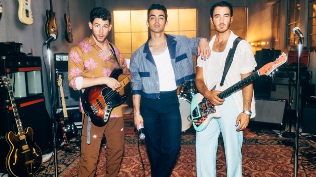 m_jonasbrothers2021_092221-4