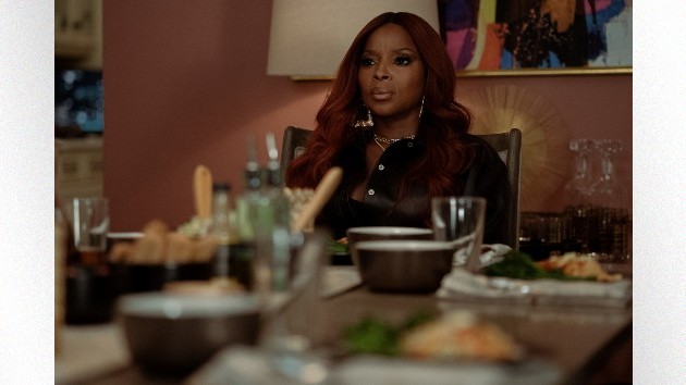 m_maryjblige_111721_0