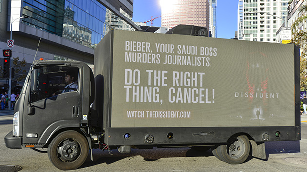 getty_justin_trucks_112321