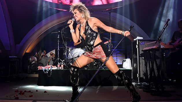 getty_miley_cyrus_2_112921