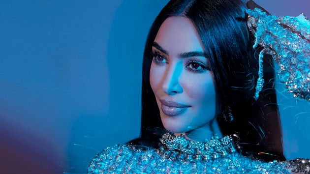 e_kim_kardashian_west_11302021