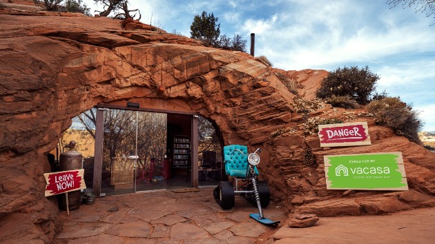 e_grinch_house_11302021