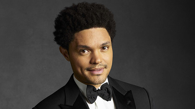 e_trevor_noah_grammys_120121