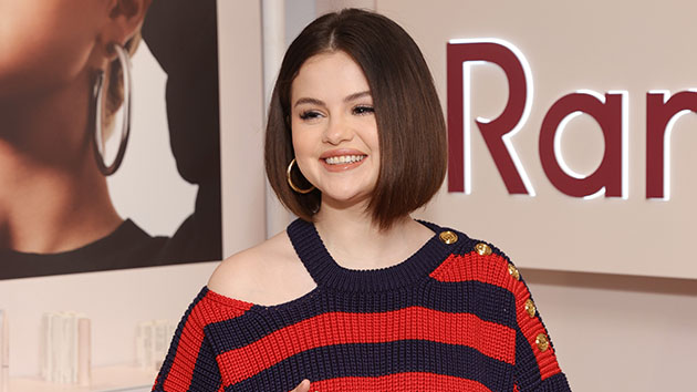 getty_selena_gomez_120221