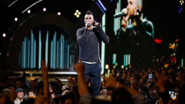 getty_maroon5_120821