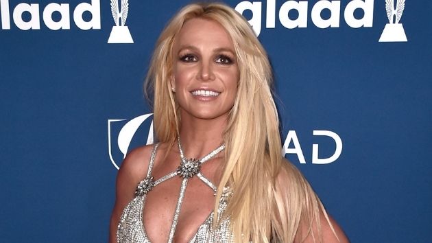 m_britneyspears_120921