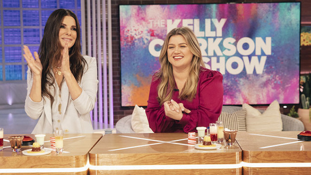 m_kelly_clarkson_120921