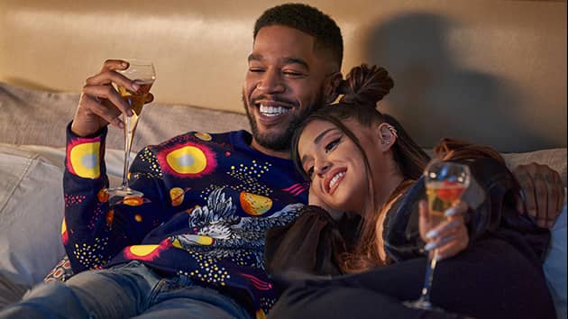 m_ariana_grande_121021