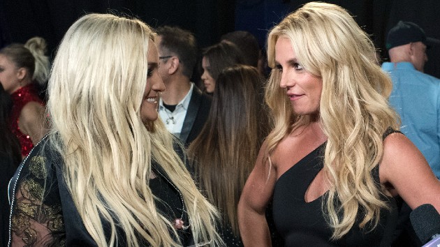 getty_britneyandjamielynn_0101322-2