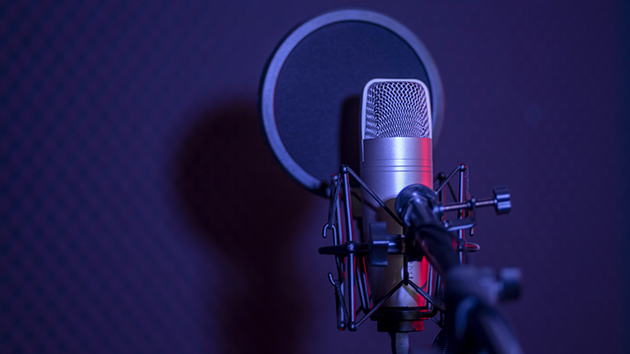 getty_microphone_011422