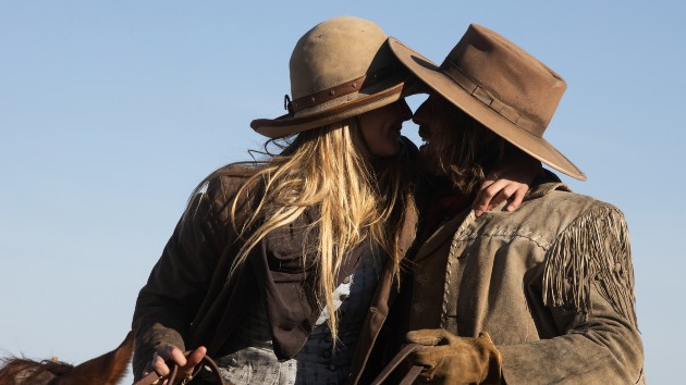 e_1883_couple_01172022