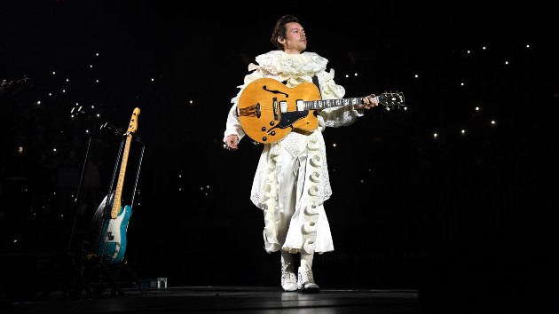 getty_harrystylesclownsuit_020922