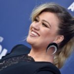 getty_kellyclarksonacm2019_022322