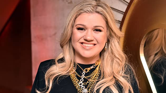 getty_kelly_clarkson_031122