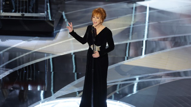 getty_rebamcentire_032722