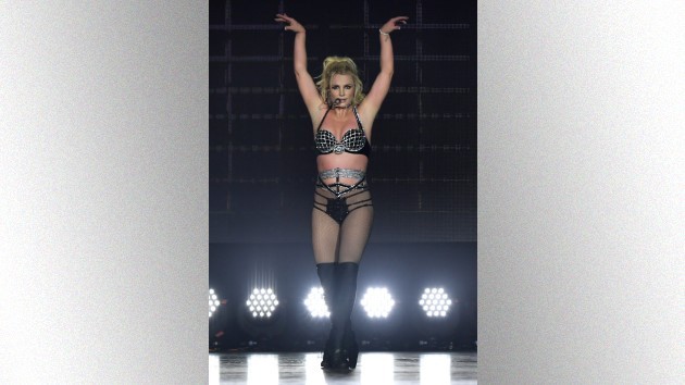 getty_britneyspearsonstage_072022