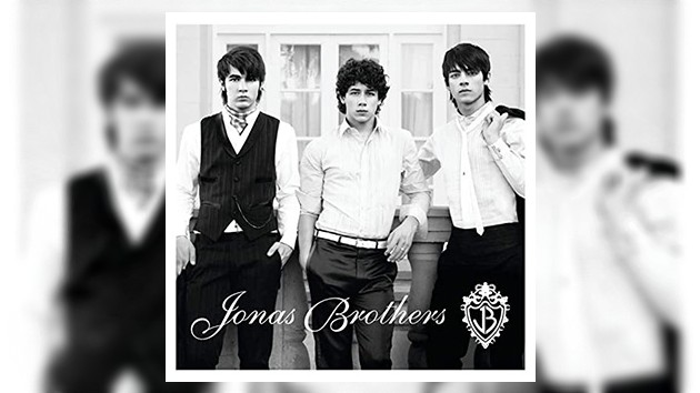 m_jonas_brothers_080422