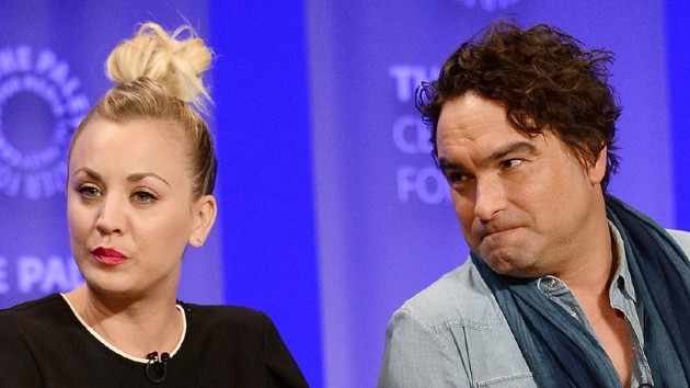 getty_kaley_cuoco_johnny_galecki_10052022