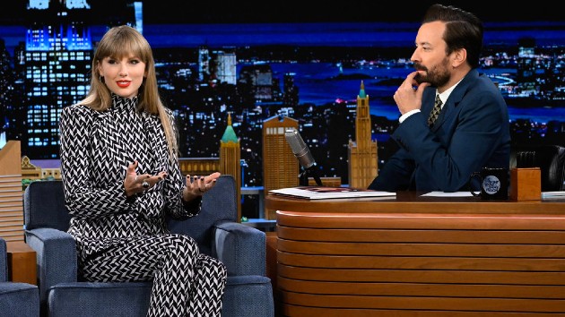 m_taylorswiftonfallon_102522