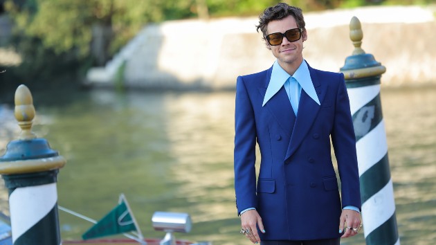 getty_harrystyles_110322