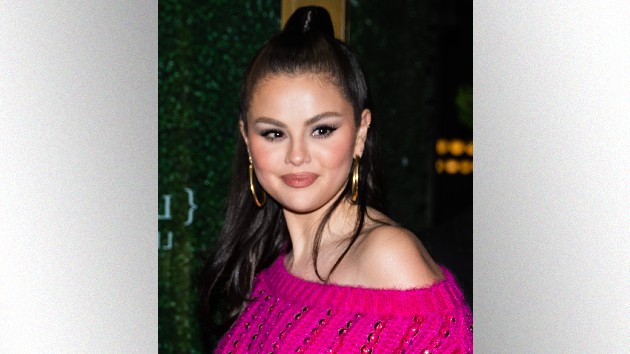 m_selenagomezsmiling_121422