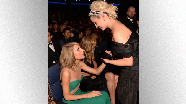 getty_taylorswiftanddiannaagron_050823705941