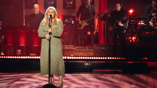 m_kellyclarksonbeigedress_051323213469