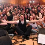 m_niallhoranwithfans_06072023911765