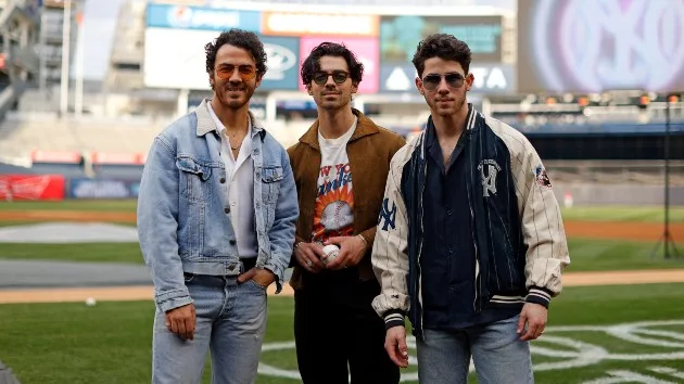 getty_jonasbrothersatyankeestadium_060823623062