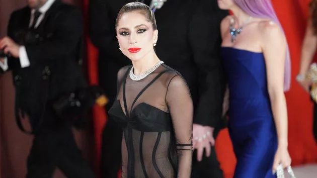 m_ladygagaonoscarscarpet_031723567634