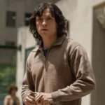 e_tom_holland_crowded_room_05102023402927