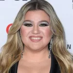 getty_kellyclarkson_062923807925
