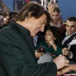 e_tom_cruise_autographs_07052023783900