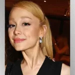 getty_arianagrandeblondeforwicked_041623279556