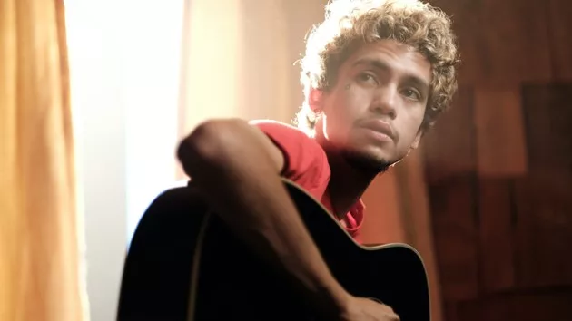 m_dominicfike_eddychenhbo_070523443398