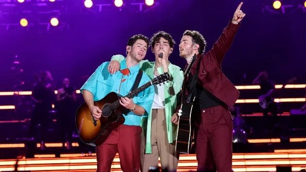 getty_jonasbrothersthetouropeningnight_081423939599