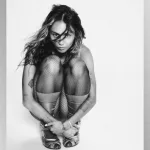 m_mileycyruscrouching_092223480941