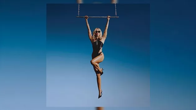 m_miley_cyrus_02132385325