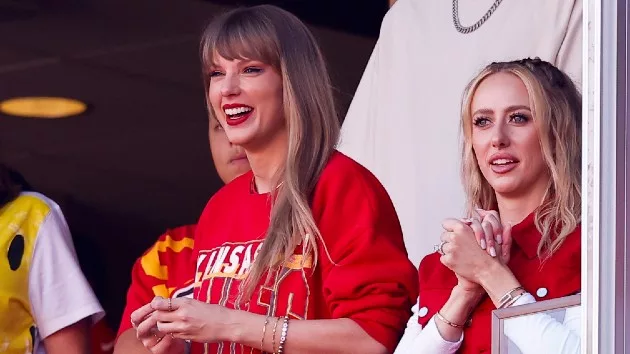 getty_taylorswiftandbrittanymahomes_102423945091