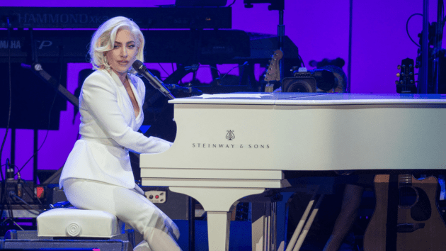 getty_ladygagapiano_110923541773