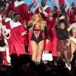 getty_mariahcareyandkidsonstage_111523274167