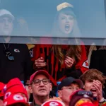 getty_taylorswiftcheering_121123455269