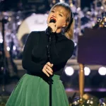 m_kellyclarksonsinging_121823580046